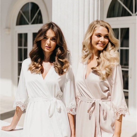 NWT Le Rose Chiara Lace Trim Robe in Champagne - Elegant for Bride Bridesmaids